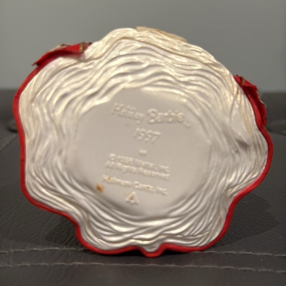 * Vintage* Hallamark| Barbie Keepsake Collector Series Ornament- 1997 - Picture 9 of 9